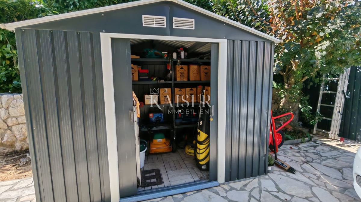 Otok Krk, Malinska - polsamostojna hiša 100m2 s pogledom na morje