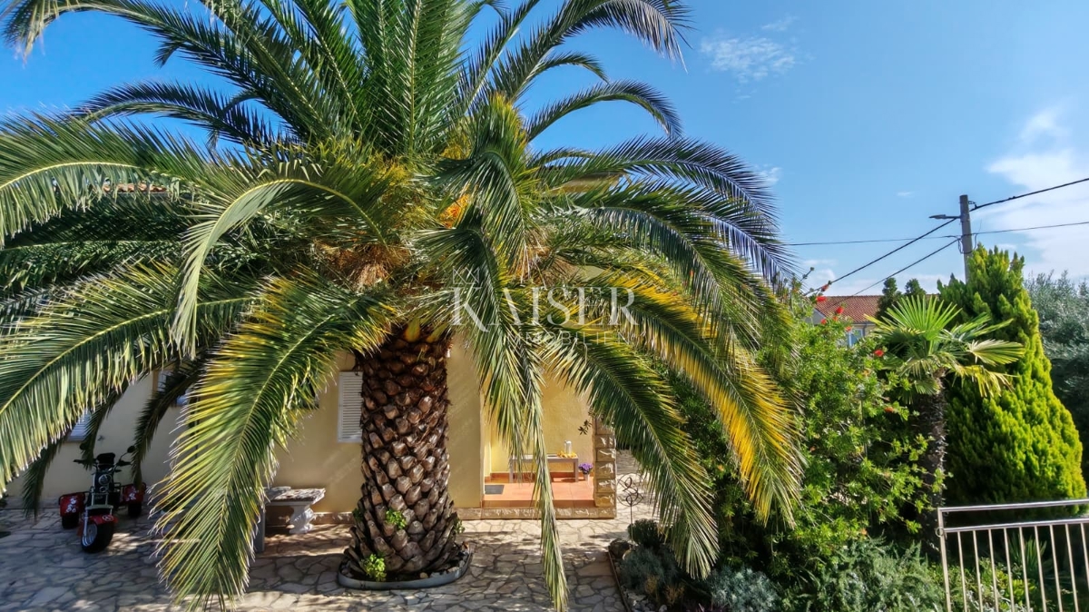 Otok Krk, Malinska - polsamostojna hiša 100m2 s pogledom na morje