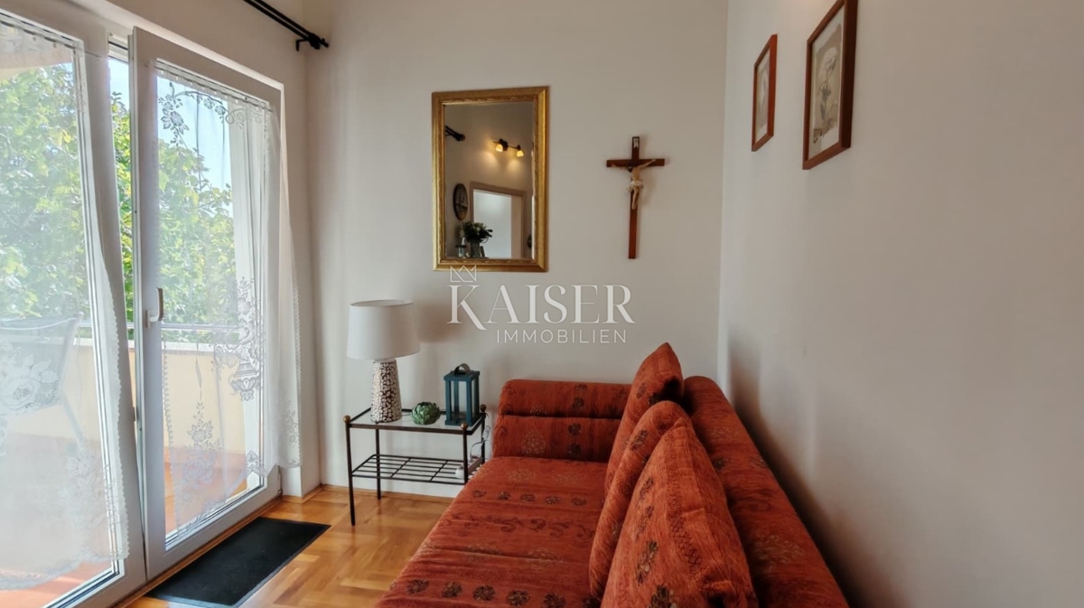 Otok Krk, Malinska - polsamostojna hiša 100m2 s pogledom na morje