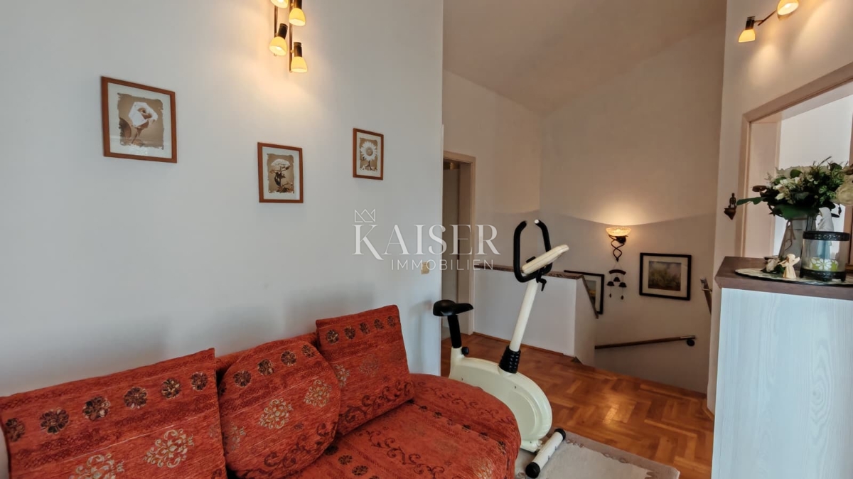 Otok Krk, Malinska - polsamostojna hiša 100m2 s pogledom na morje