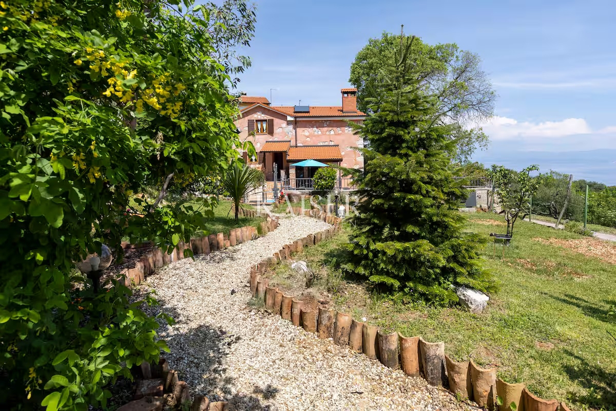 Opatija, Brseč - očarljiva hiša s čudovitim pogledom na morje, 120 m2