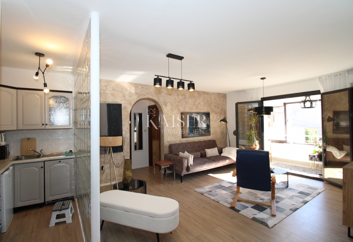 Istra, Pula - prenovljeno stanovanje 60m2 na odlični lokaciji 