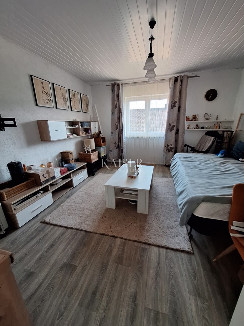 Vrbovsko - samostojna hiša z vrtom, na novo prenovljena