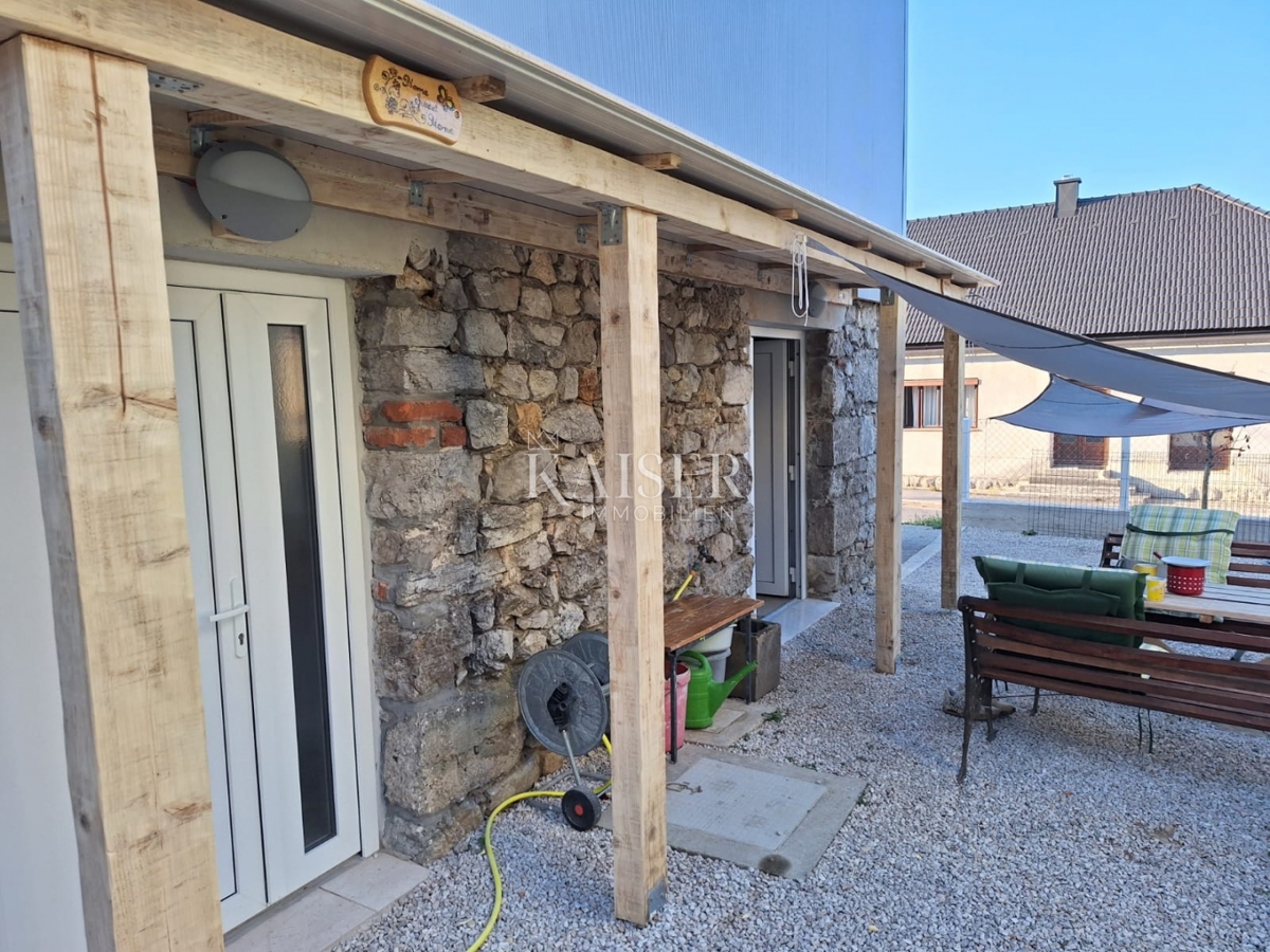Vrbovsko - samostojna hiša z vrtom, na novo prenovljena