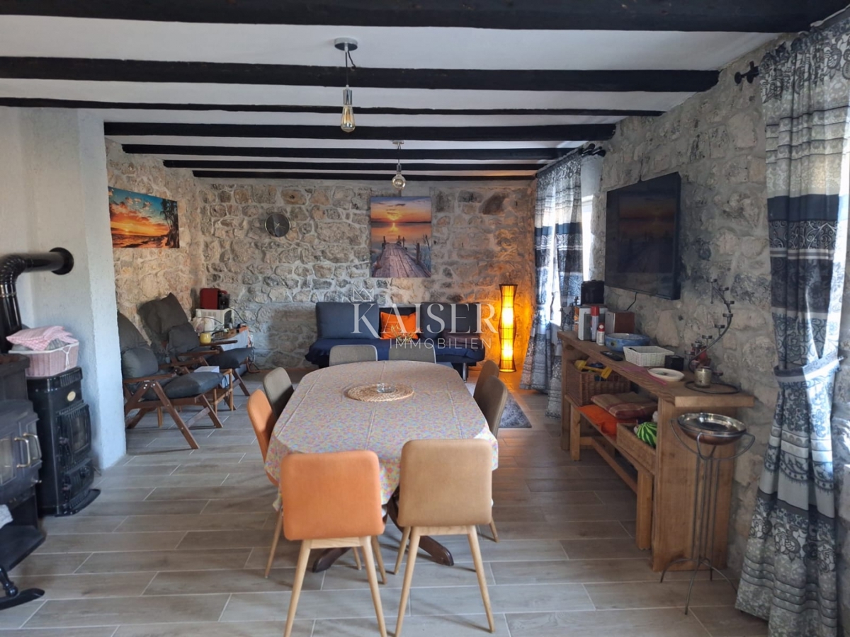 Vrbovsko - samostojna hiša z vrtom, na novo prenovljena