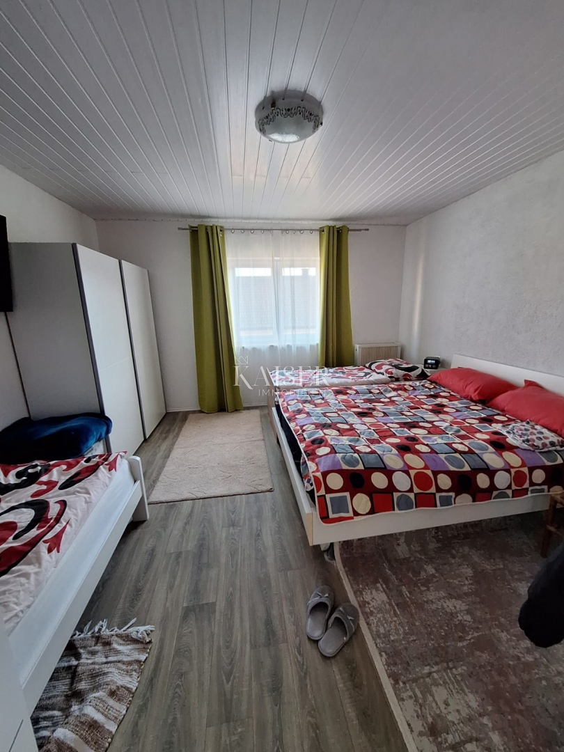 Vrbovsko - samostojna hiša z vrtom, na novo prenovljena