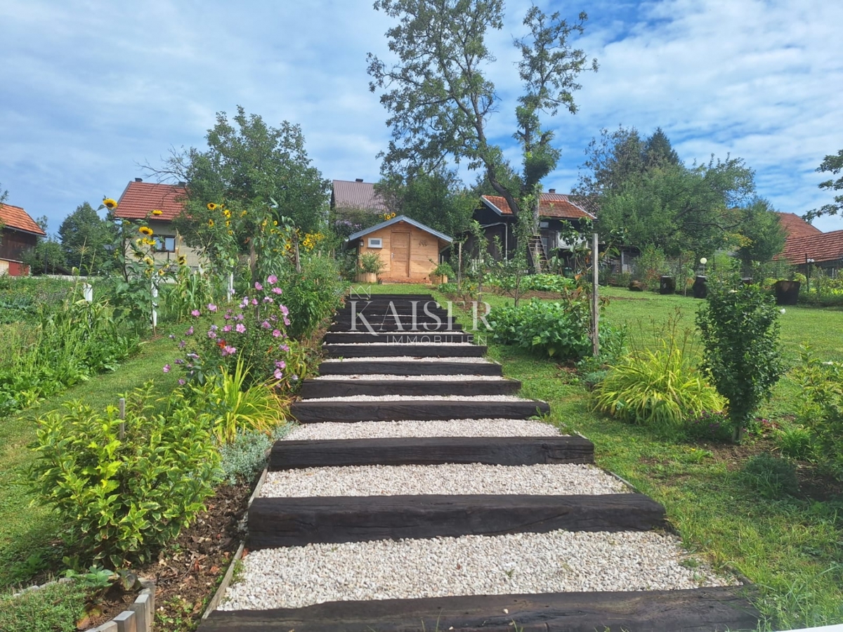 Vrbovsko - samostojna hiša z vrtom, na novo prenovljena