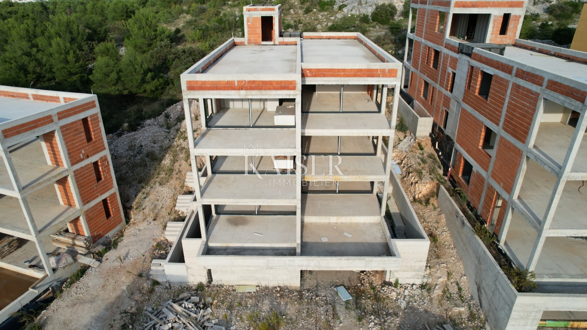 Luksuzno stanovanje v pritličju (Apartma 1) s prostornim zasebnim vrtom, Mandalina - Šibenik