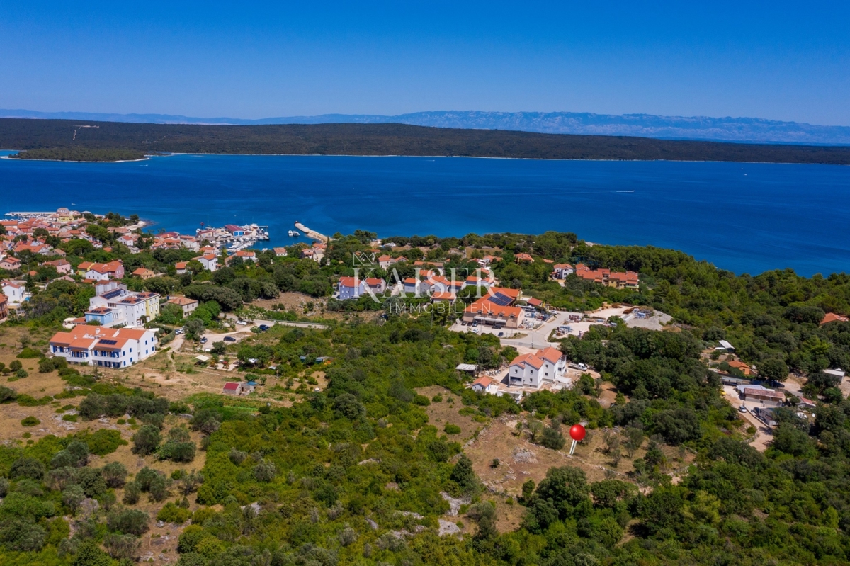 Mali Lošinj, Nerezine - lepo gradbeno zemljišče 640 m2
