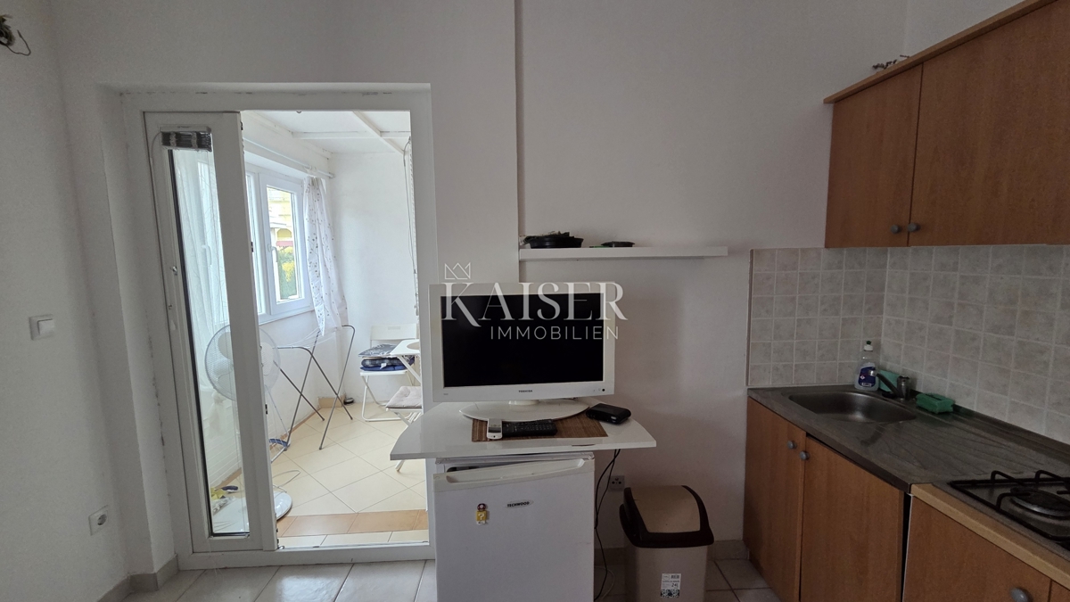 Novi Vinodolski - apartma, studio z ločeno sobo in pogledom na morje