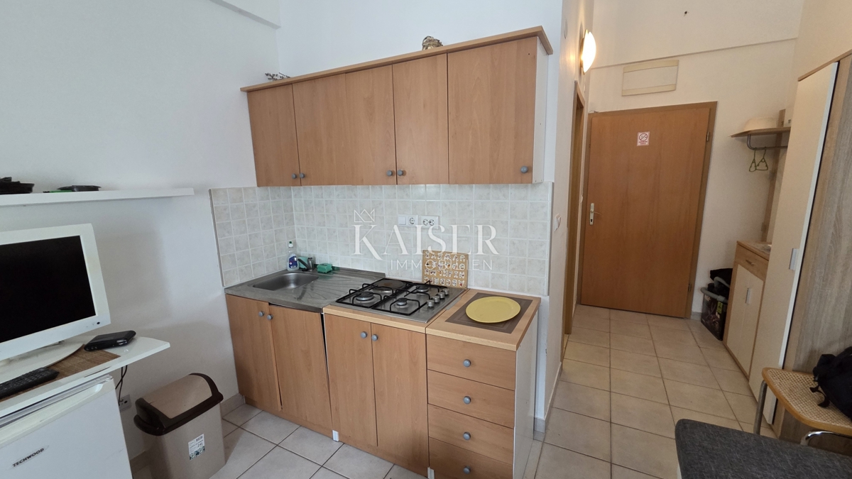 Novi Vinodolski - apartma, studio z ločeno sobo in pogledom na morje