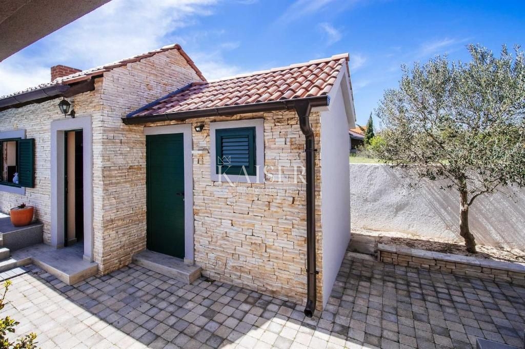 Hiša Crno, Zadar, 510m2