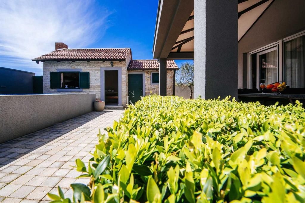 Hiša Crno, Zadar, 510m2