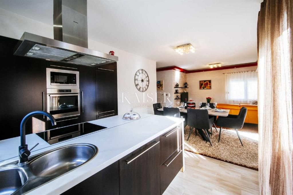 Hiša Crno, Zadar, 510m2