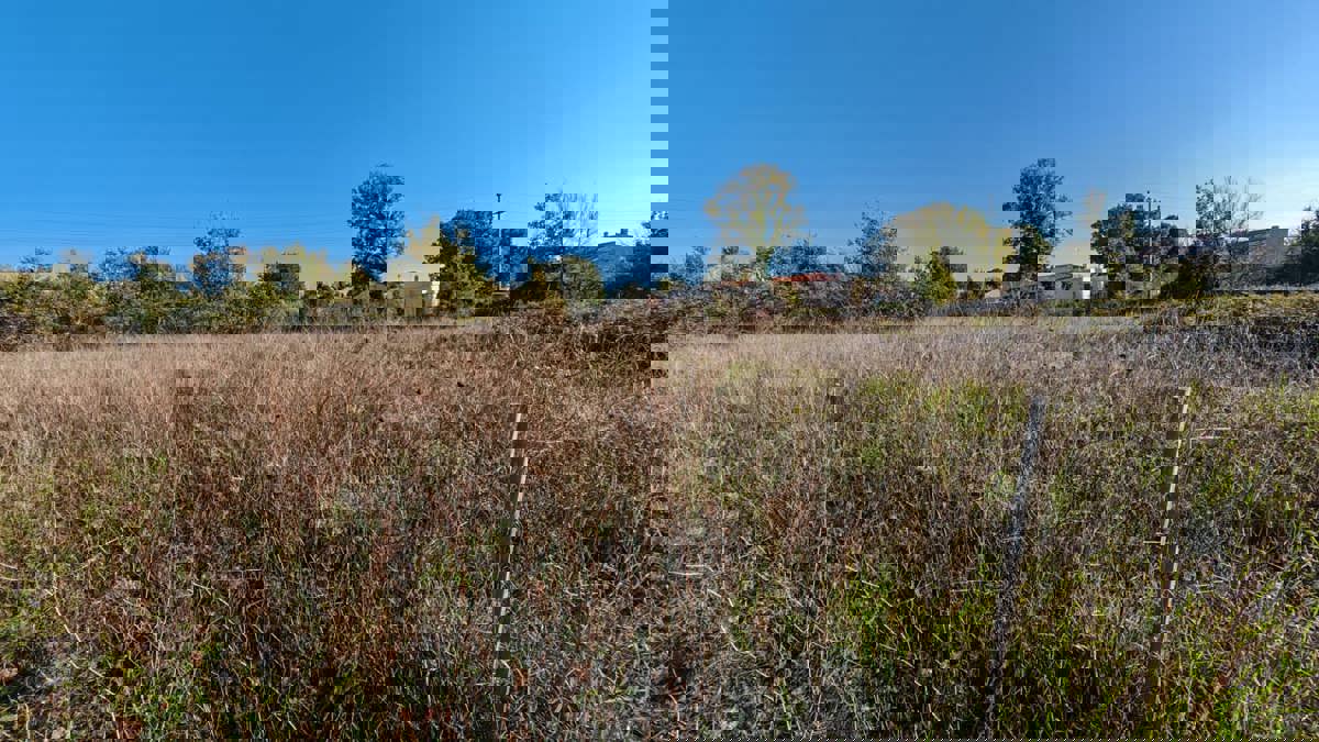 Istra, Pula - gradbeno zemljišče 810 m² na mirni lokaciji