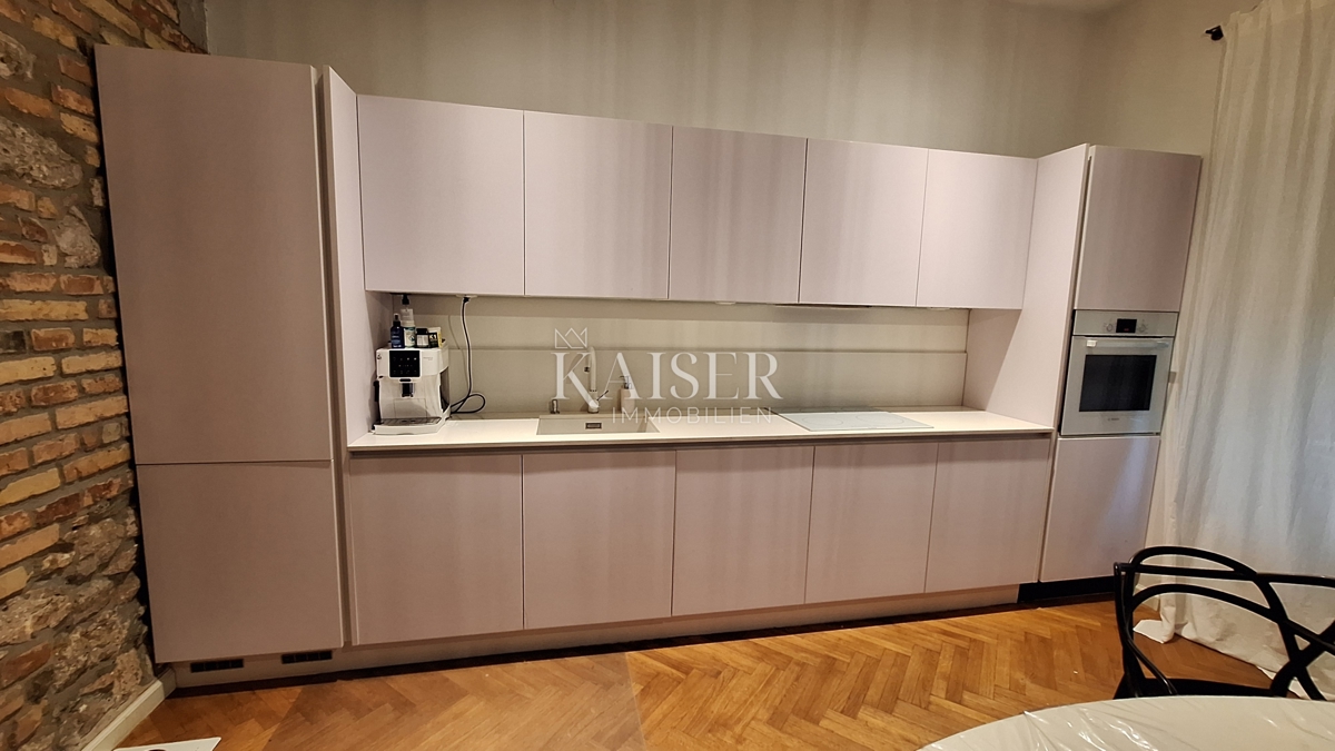 Reka, Bulevard - dvosobno prenovljeno stanovanje na iskani lokaciji