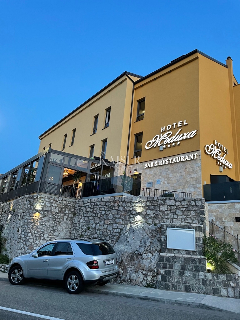 Luksuzni novozgrajeni hotel A+ z restavracijo, na odlični lokaciji ob morju, Senj