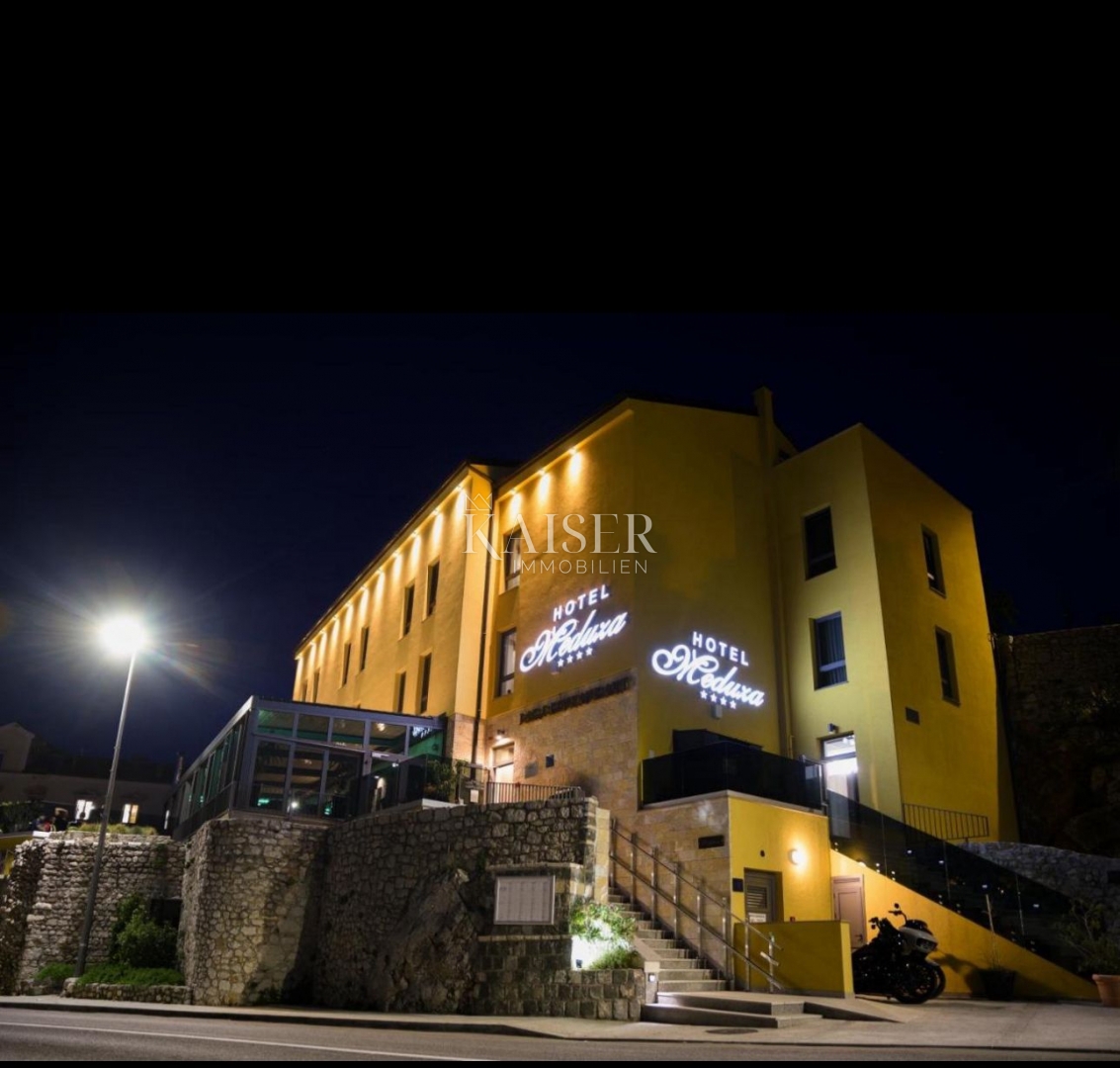 Luksuzni novozgrajeni hotel A+ z restavracijo, na odlični lokaciji ob morju, Senj