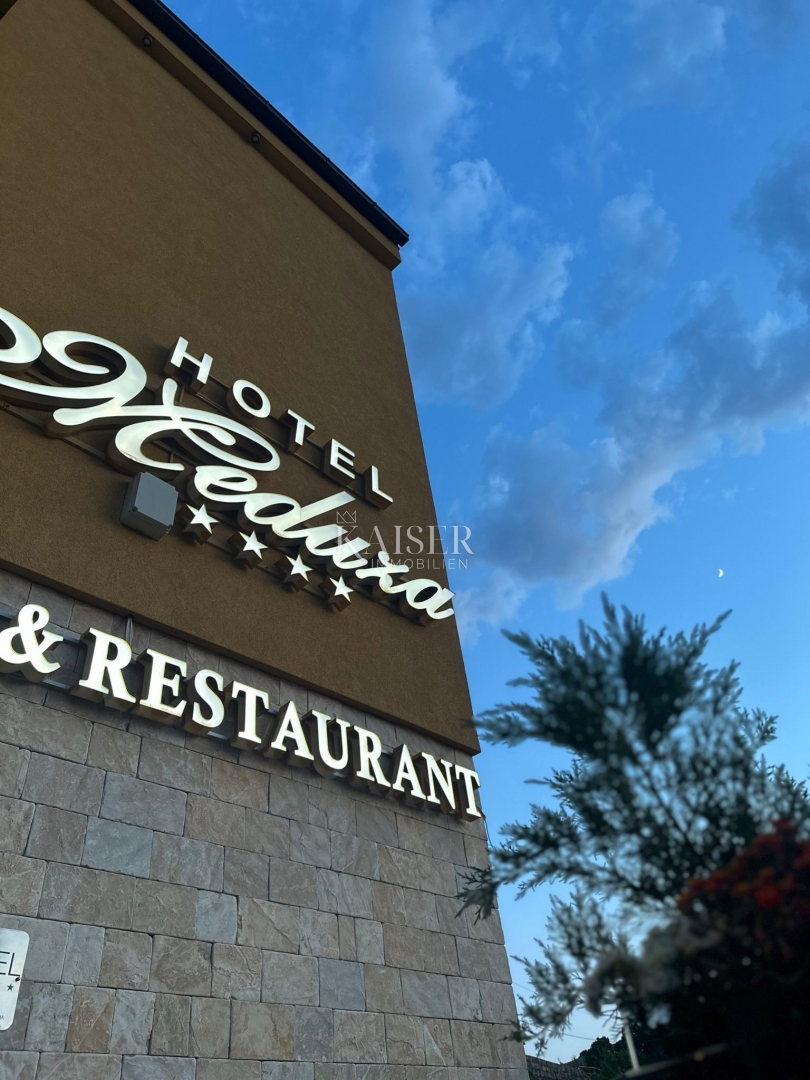 Luksuzni novozgrajeni hotel A+ z restavracijo, na odlični lokaciji ob morju, Senj