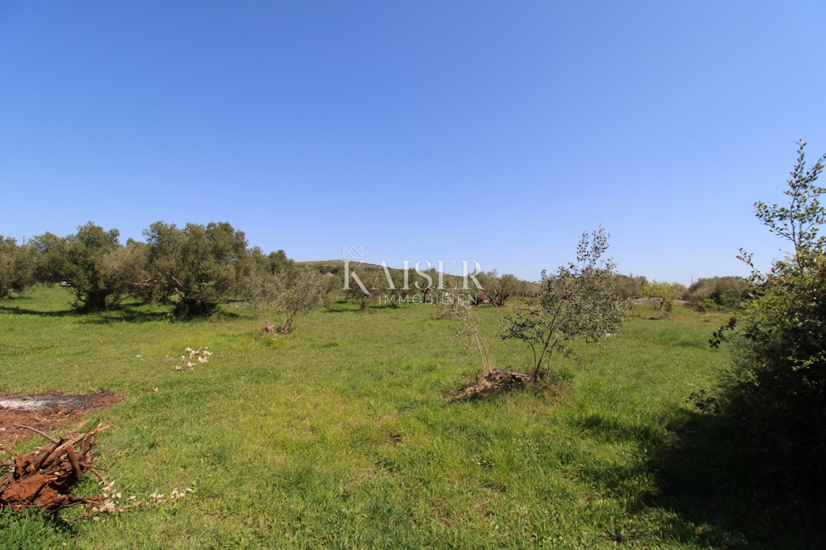 Zadar, Turanj - Privlačno urejeno gradbeno zemljišče 