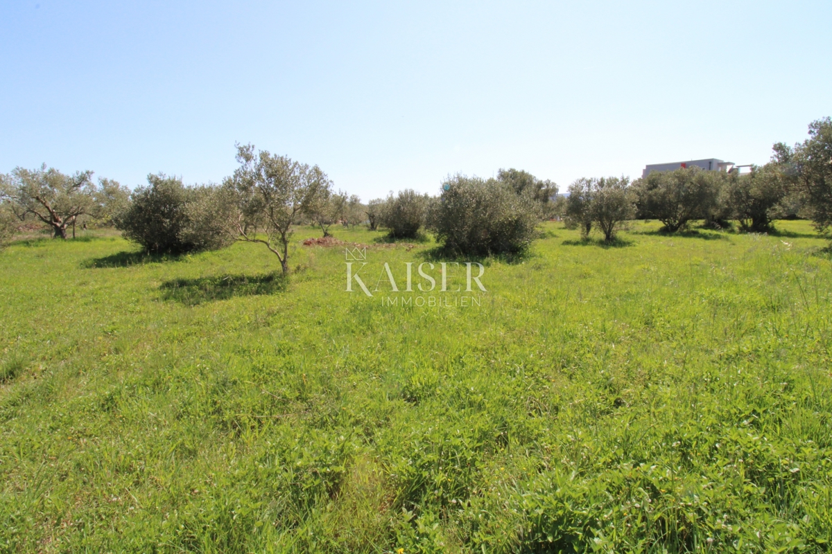 Zadar, Turanj - Privlačno urejeno gradbeno zemljišče 