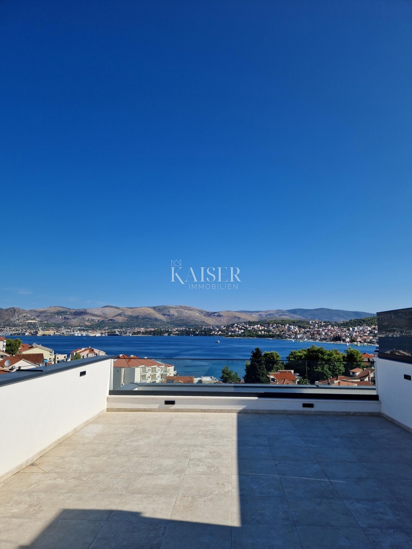 Čiovo, Luksuzni penthouse s strešno teraso in panoramskim pogledom na morje