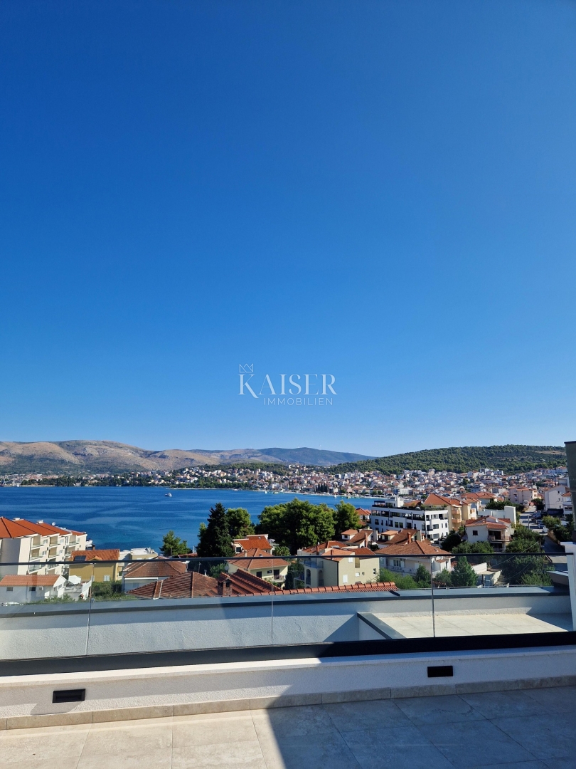 Čiovo, Luksuzni penthouse s strešno teraso in panoramskim pogledom na morje