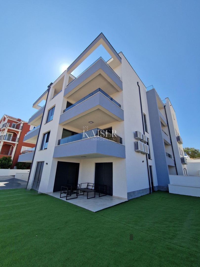 Čiovo, Luksuzni penthouse s strešno teraso in panoramskim pogledom na morje