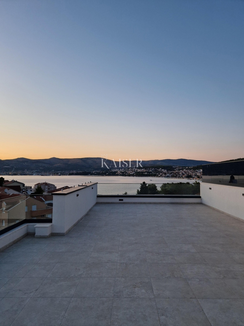 Čiovo, Luksuzni penthouse s strešno teraso in panoramskim pogledom na morje
