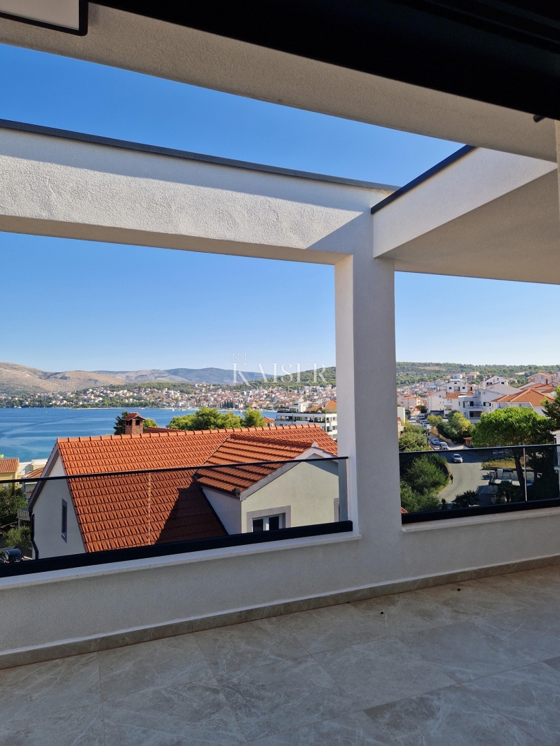 Čiovo, Luksuzni penthouse s strešno teraso in panoramskim pogledom na morje