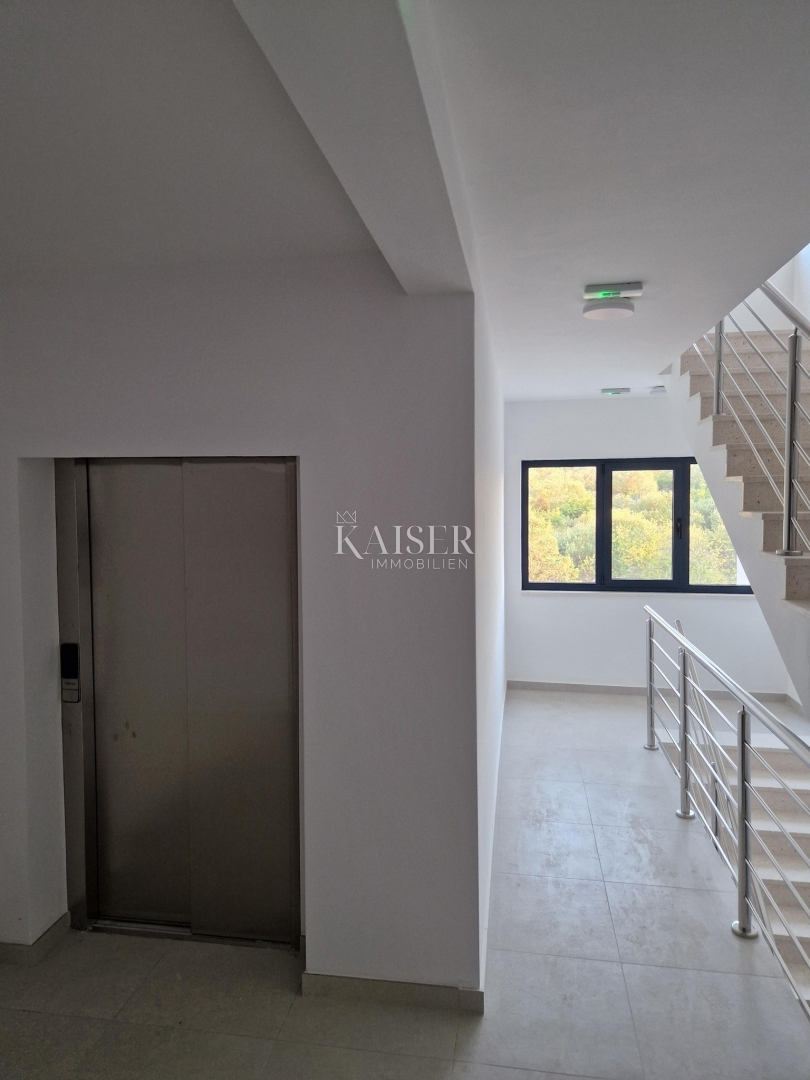 Čiovo, Luksuzni penthouse s strešno teraso in panoramskim pogledom na morje