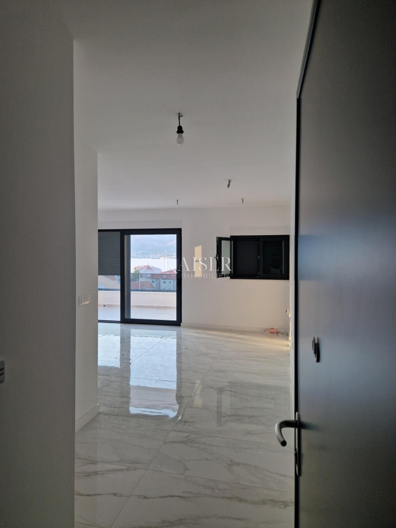 Čiovo, Luksuzni penthouse s strešno teraso in panoramskim pogledom na morje