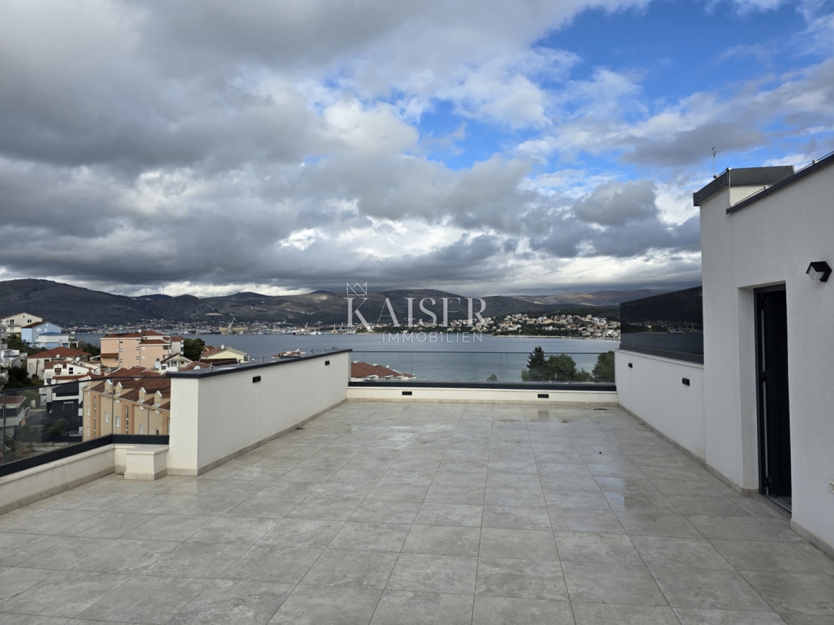 Čiovo, Luksuzni penthouse s strešno teraso in panoramskim pogledom na morje