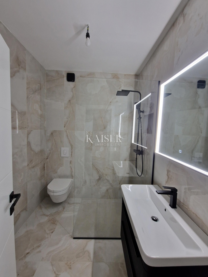 Čiovo, Luksuzni penthouse s strešno teraso in panoramskim pogledom na morje