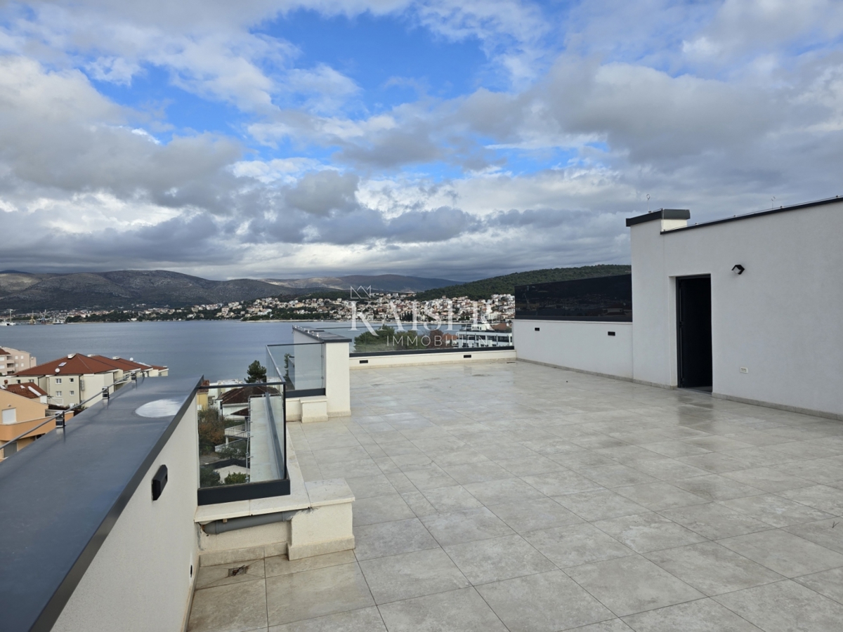 Čiovo, Luksuzni penthouse s strešno teraso in panoramskim pogledom na morje