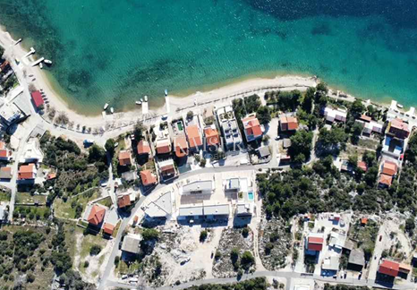 Grebaštica, Šibenik - Prostorno trisobno stanovanje z dvema velikima ložama, 100 m od morja