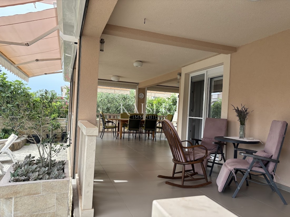 Zadar, Vir - čudovita družinska hiša 331m2 - 890.000 eur 300 m od plaže