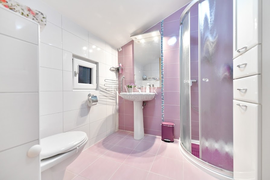 Zadar, Vir - čudovita družinska hiša 331m2 - 890.000 eur 300 m od plaže