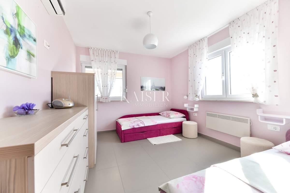 Zadar, Vir - čudovita družinska hiša 331m2 - 890.000 eur 300 m od plaže