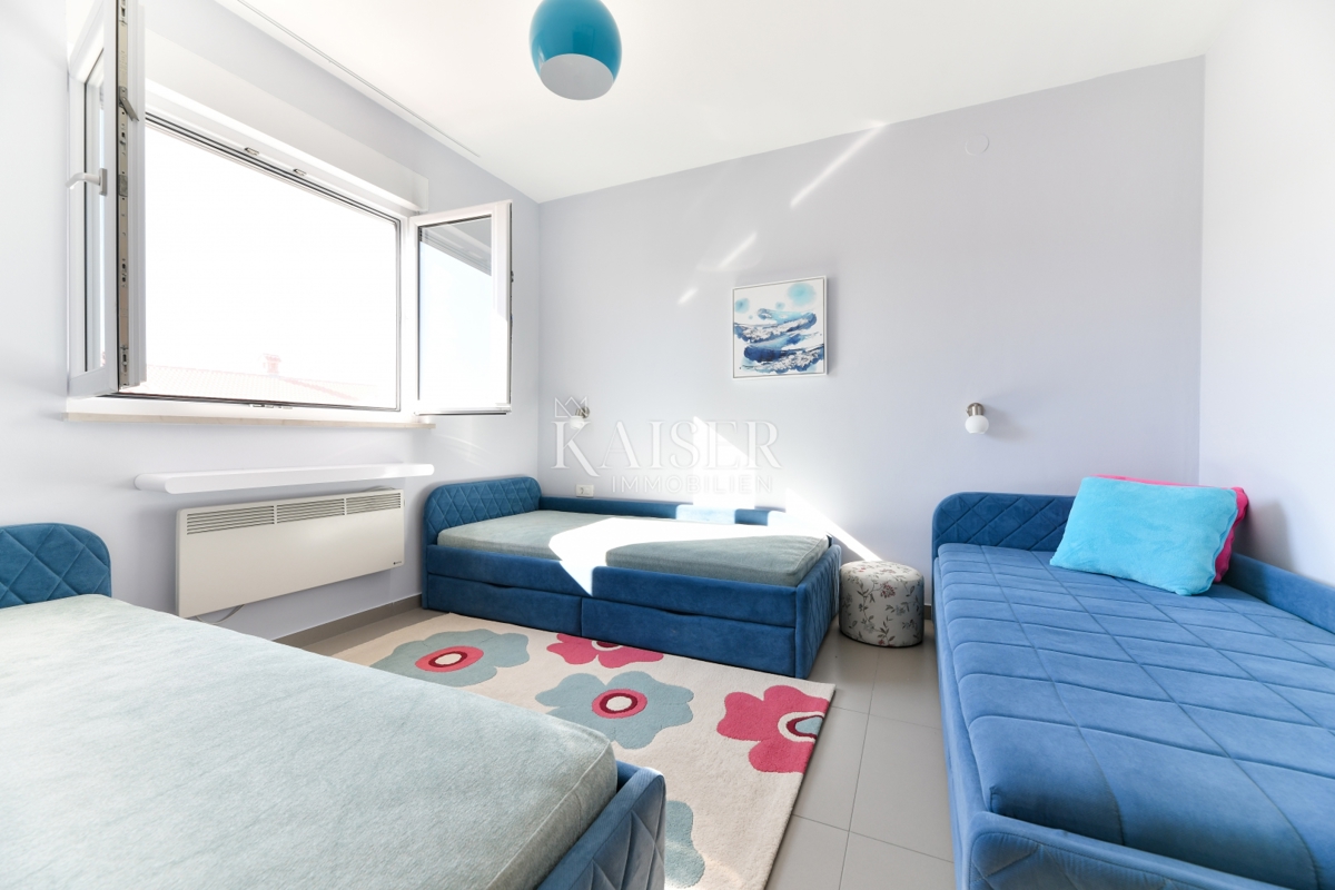 Zadar, Vir - čudovita družinska hiša 331m2 - 890.000 eur 300 m od plaže