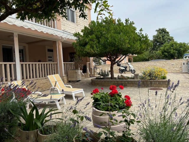 Zadar, Vir - čudovita družinska hiša 331m2 - 890.000 eur 300 m od plaže