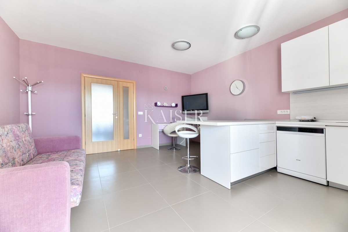 Zadar, Vir - čudovita družinska hiša 331m2 - 890.000 eur 300 m od plaže