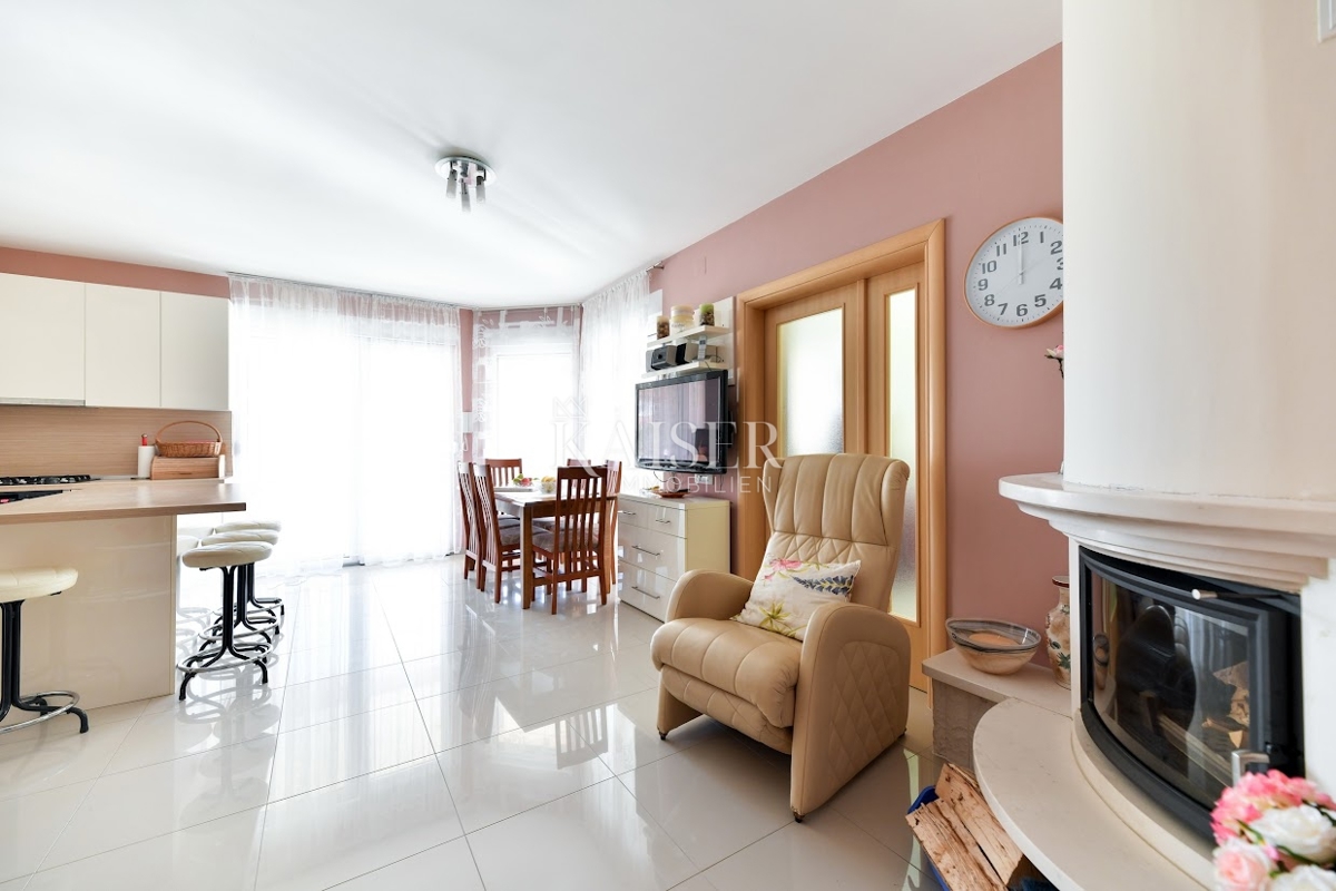 Zadar, Vir - čudovita družinska hiša 331m2 - 890.000 eur 300 m od plaže