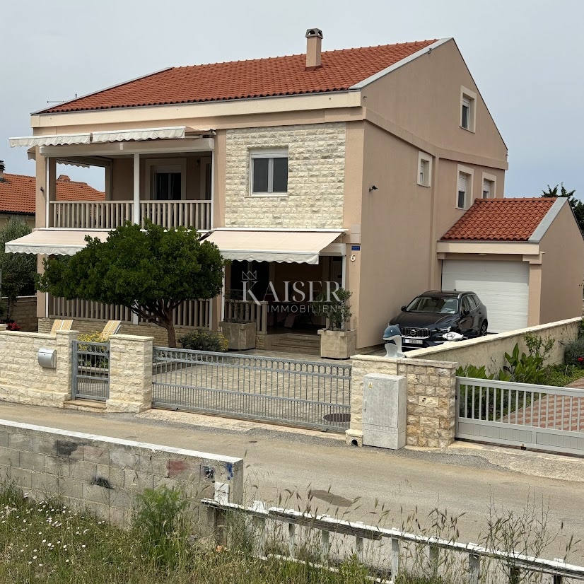 Zadar, Vir - čudovita družinska hiša 331m2 - 890.000 eur 300 m od plaže
