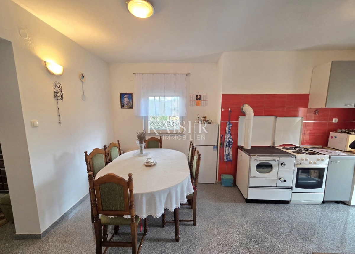 Krk, Gostinjac - hiša 95m2 z dvema ločenima apartmajema