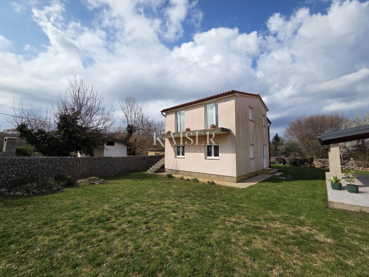 Krk, Gostinjac - hiša 95m2 z dvema ločenima apartmajema