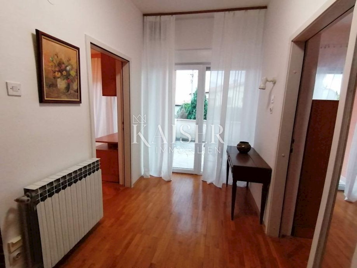 Kastav, Trinajstići - Hiša z dvema apartmajema in velikim vrtom