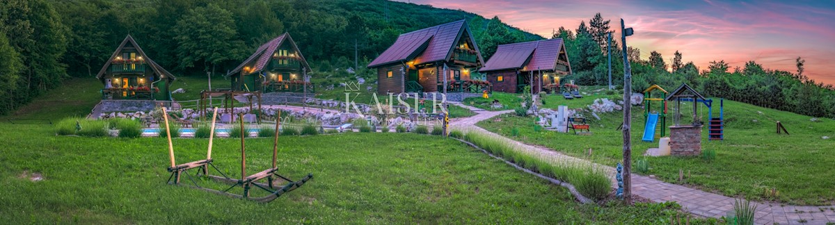 Korenica - turistični kompleks v bližini nacionalnega parka Plitvice