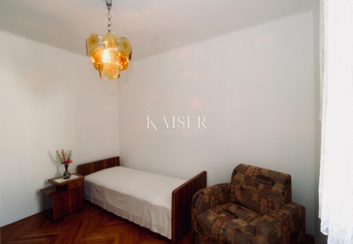 Opatija, Lovran – Nadstropje družinske hiše s teraso in vrtom v središču mesta