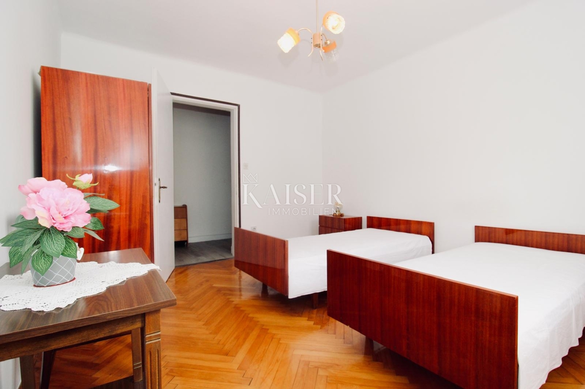 Opatija, Lovran – Nadstropje družinske hiše s teraso in vrtom v središču mesta